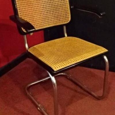 LOT 87: MARCEL BREUER CANTILEVER ARM CHAIR BY THONET