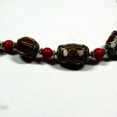 LOT 40D: TIBETAN CORAL & RED BEAD NECKLACE