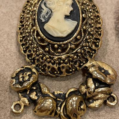 2 cameo brooches