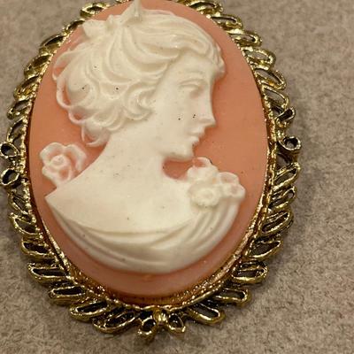 2 cameo brooches