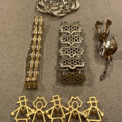 Sarah Cov round brooch, Giovanni flower brooch and more