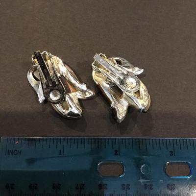 Beautiful vintage thermal set silver tone, statement clip on earrings