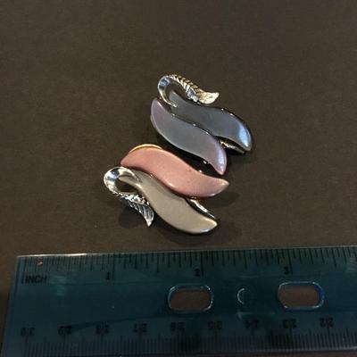 Beautiful vintage thermal set silver tone, statement clip on earrings