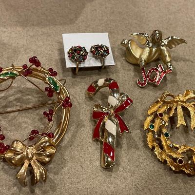 Wreaths, Joy and candy cane jewelry