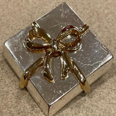 Gift earrings and pin