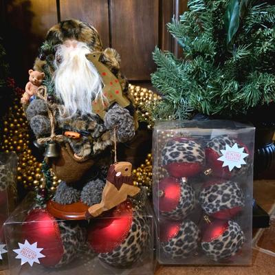 Tabletop Santa and Decor Lot