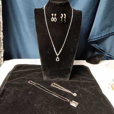 SILVER TONE JEWELRY WITH RHINESTONES