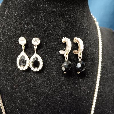 SILVER TONE JEWELRY WITH RHINESTONES