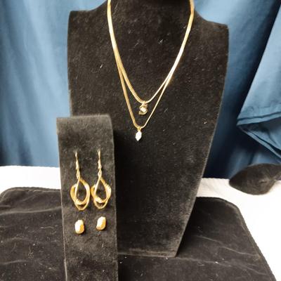 GOLD TONE JEWELRY