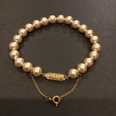 Beautiful, vintage, faux pearl double knotted bracelet