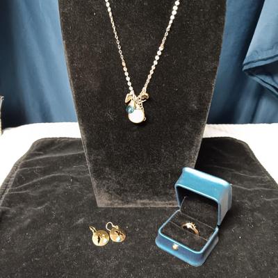 CHARM NECKLACE, GOLD TONE RING SIZE 5 AND A PAIR OF EARRINGS