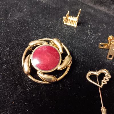 VARIETY OF COSTUME JEWELRY