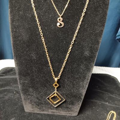 VARIETY OF COSTUME JEWELRY