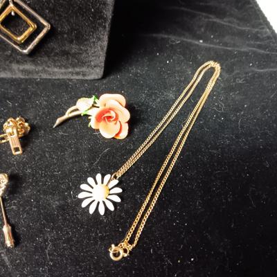 VARIETY OF COSTUME JEWELRY