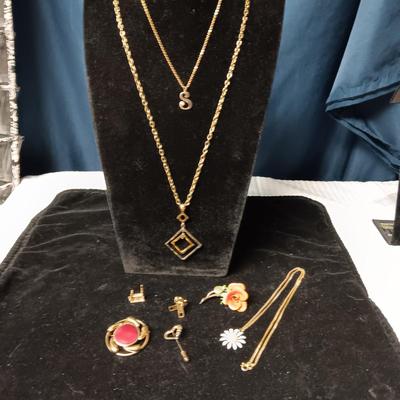 VARIETY OF COSTUME JEWELRY