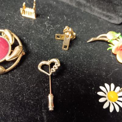 VARIETY OF COSTUME JEWELRY