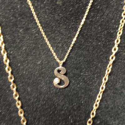 VARIETY OF COSTUME JEWELRY