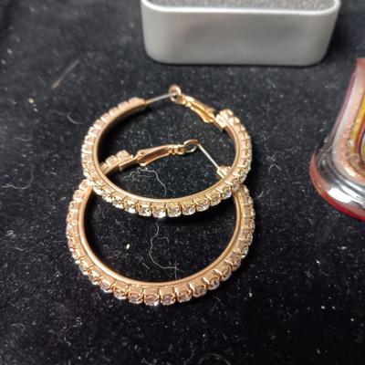 SHARP WATCH AND TOOL TO REMOVE THE BACK OF WATCHES, 2 GLASS PENDANTS AND MORE