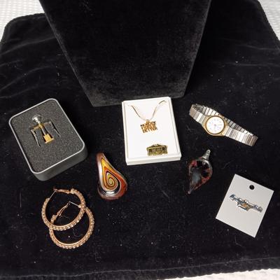 SHARP WATCH AND TOOL TO REMOVE THE BACK OF WATCHES, 2 GLASS PENDANTS AND MORE