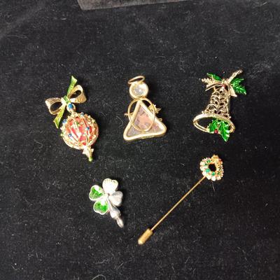 CHRISTMAS BROOCHES
