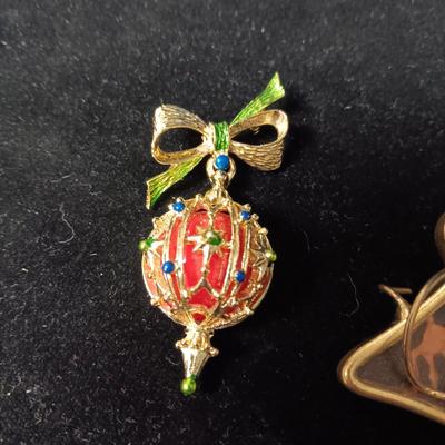 CHRISTMAS BROOCHES