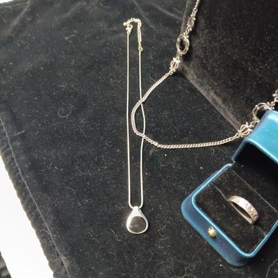 SILVER TONE NECKLACE AND PENDANT NECKLACES WITH BLACK STONES PLUS A SILVER TONE RING SIZE 8
