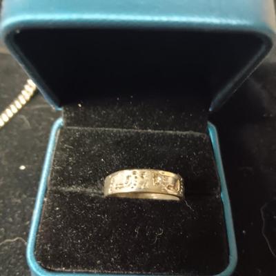 SILVER TONE NECKLACE AND PENDANT NECKLACES WITH BLACK STONES PLUS A SILVER TONE RING SIZE 8