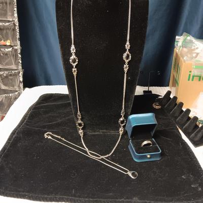 SILVER TONE NECKLACE AND PENDANT NECKLACES WITH BLACK STONES PLUS A SILVER TONE RING SIZE 8