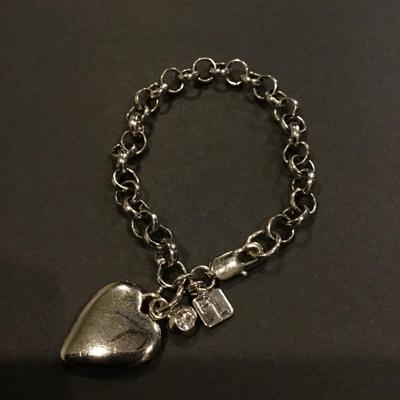 Beautiful Silver tone, vintage Park Lane heart charm bracelet