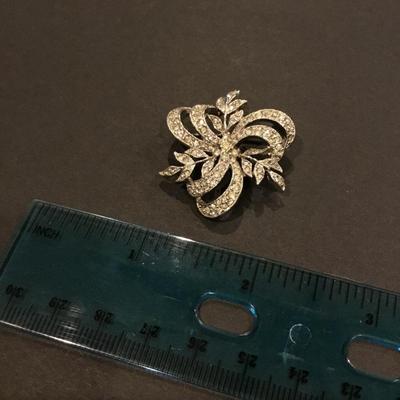 Beautiful, vintage, rhinestone brooch