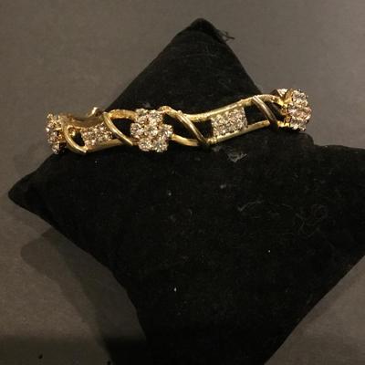 Beautiful, gold, toned, rhinestone flower, bangle bracelet very pretty