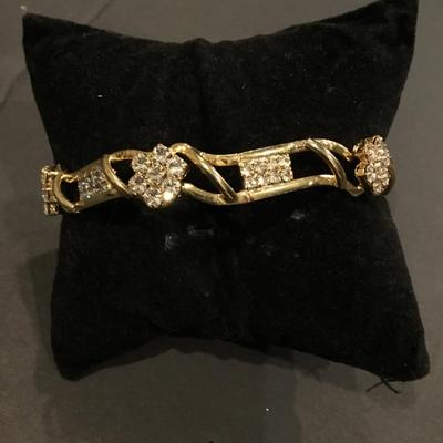 Beautiful, gold, toned, rhinestone flower, bangle bracelet very pretty