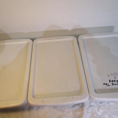 3 Sterlite storage containers with lids