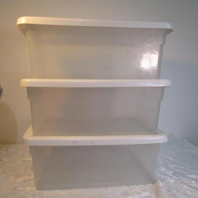 3 Sterlite storage containers with lids