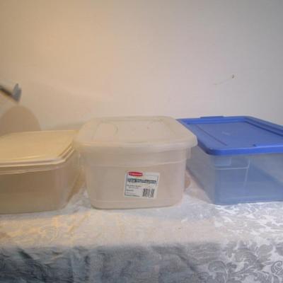 3 Rubbermaid storage containers with lids