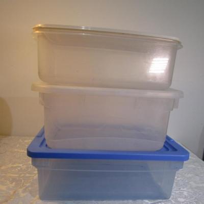 3 Rubbermaid storage containers with lids