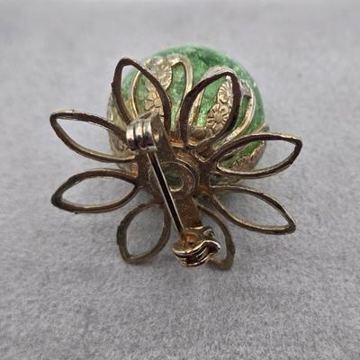 LOT 38: Variety of Vintage Brooches