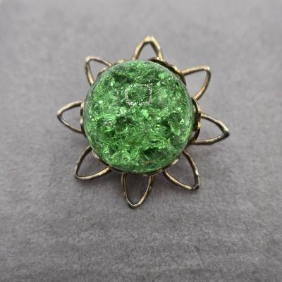 LOT 38: Variety of Vintage Brooches