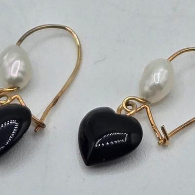 LOT 44: 14k Earrings with Heart /1.1 gtw