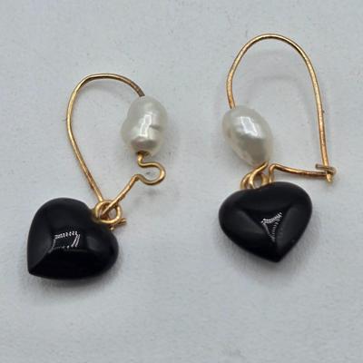 LOT 44: 14k Earrings with Heart /1.1 gtw