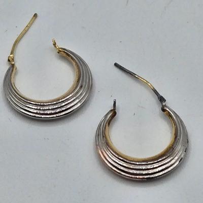 LOT 53: 14k Gold and Sterling Silver Earrings/0.9gtw