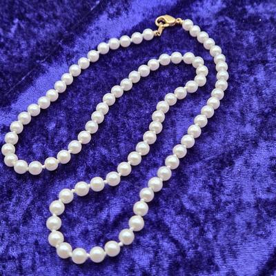 LOT 62: Variety of Faux Pearl Neclaces and More