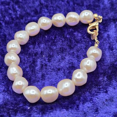 LOT 62: Variety of Faux Pearl Neclaces and More