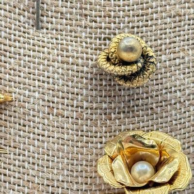 LOT 68: Vintage Stick Pins: Flowers, Starfish, Kangaroo & Leaves