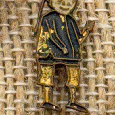 LOT 72: Collection of Stick Pins: Scrimshaw Style, Raggedy Ann, Four Leaf Clover & More