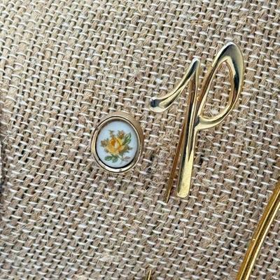 LOT 74: Vintage Stick Pins: Ski, Initials & More