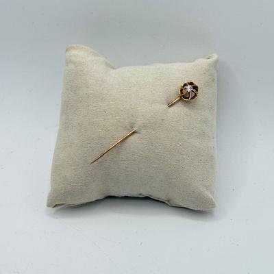 LOT 76: 14k Gold Diamond Stick Pin (1.8g)