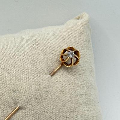 LOT 76: 14k Gold Diamond Stick Pin (1.8g)