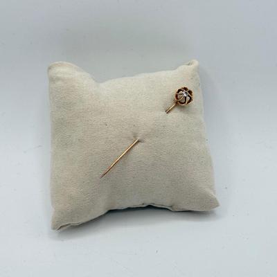 LOT 76: 14k Gold Diamond Stick Pin (1.8g)