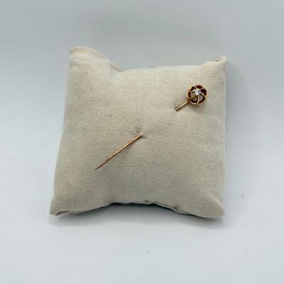 LOT 76: 14k Gold Diamond Stick Pin (1.8g)
